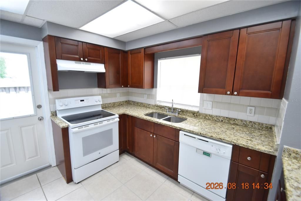 For Rent: $2,675 (4 beds, 2 baths, 2200 Square Feet)