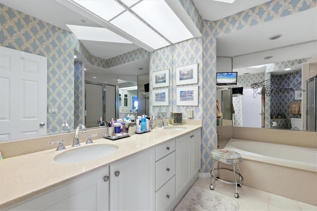 For Sale: $2,125,000 (3 beds, 3 baths, 1924 Square Feet)