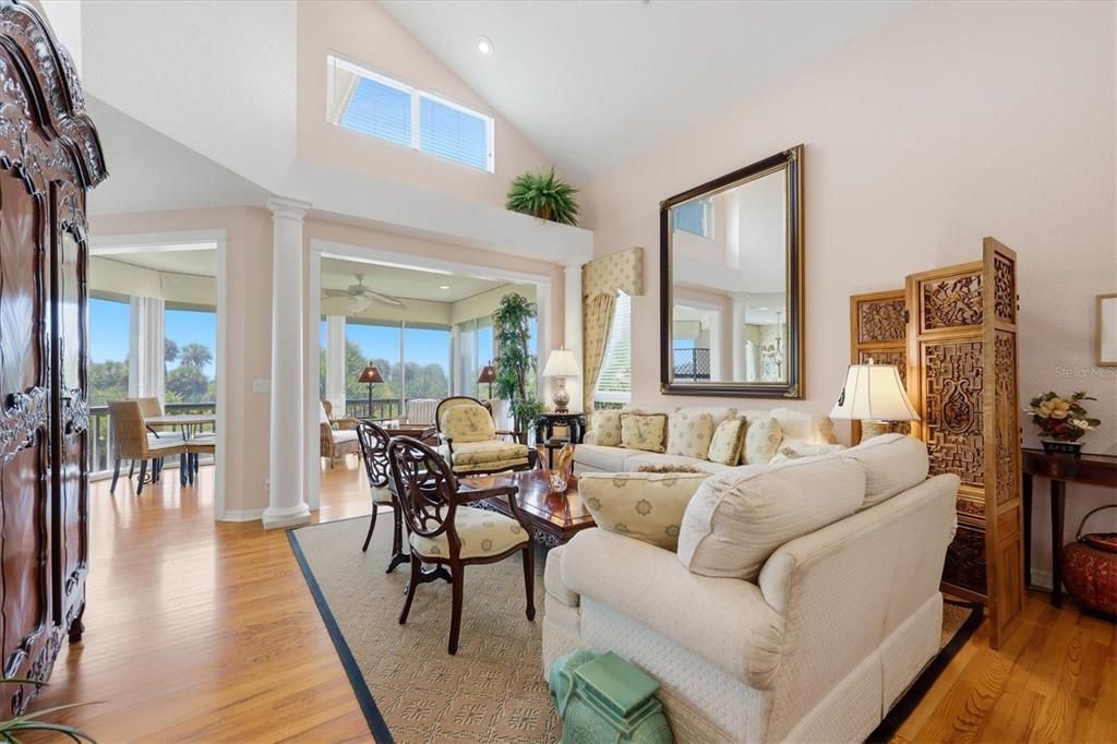 For Sale: $2,125,000 (3 beds, 3 baths, 1924 Square Feet)