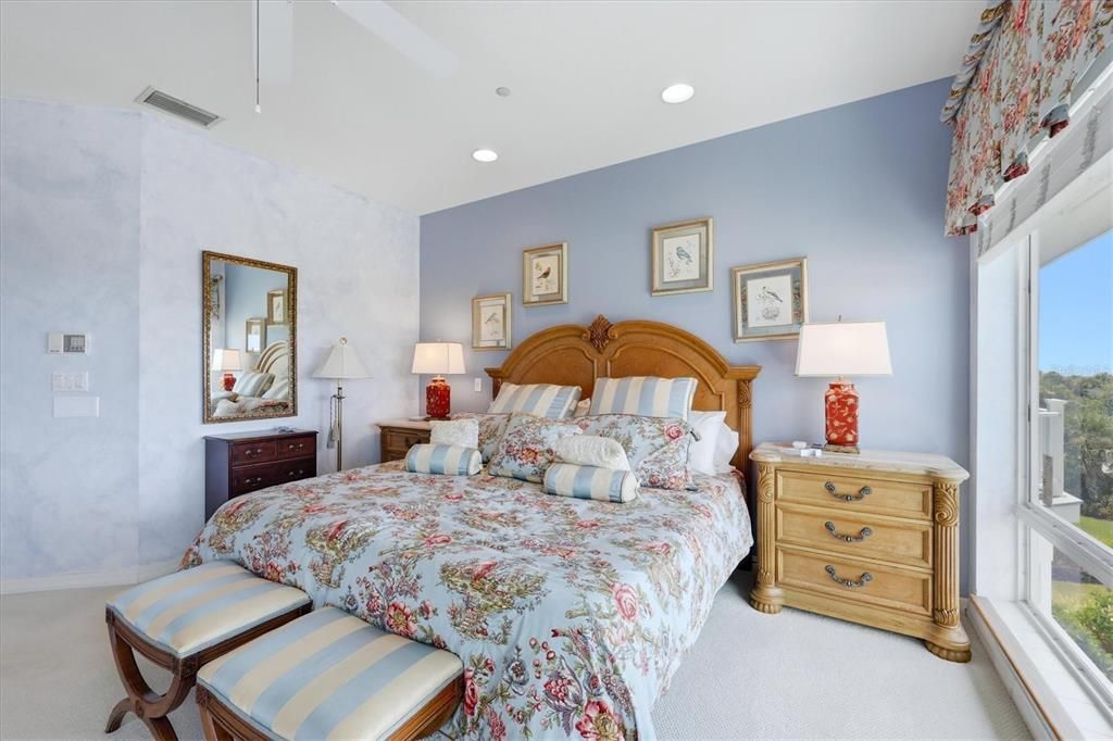 For Sale: $2,125,000 (3 beds, 3 baths, 1924 Square Feet)