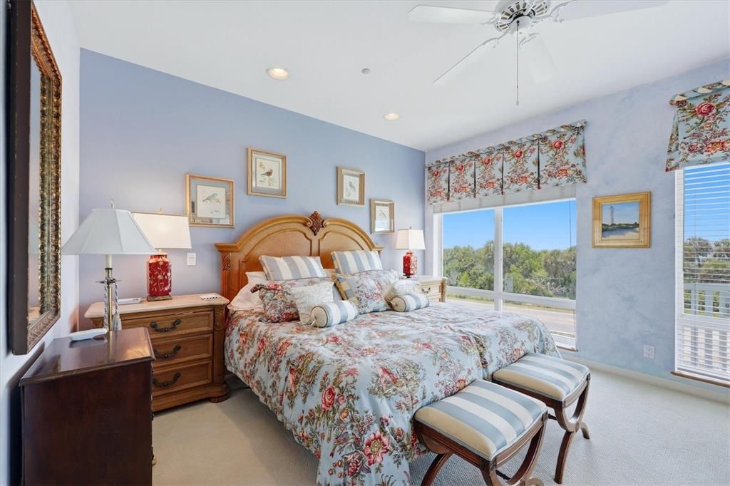 For Sale: $2,125,000 (3 beds, 3 baths, 1924 Square Feet)
