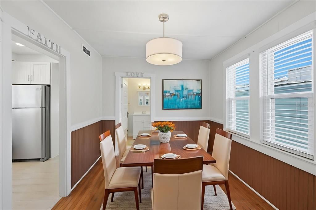 For Sale: $237,800 (2 beds, 2 baths, 1160 Square Feet)