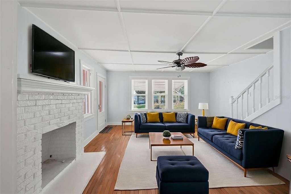 For Sale: $237,800 (2 beds, 2 baths, 1160 Square Feet)
