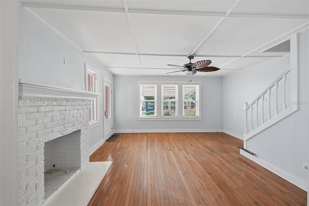 For Sale: $237,800 (2 beds, 2 baths, 1160 Square Feet)