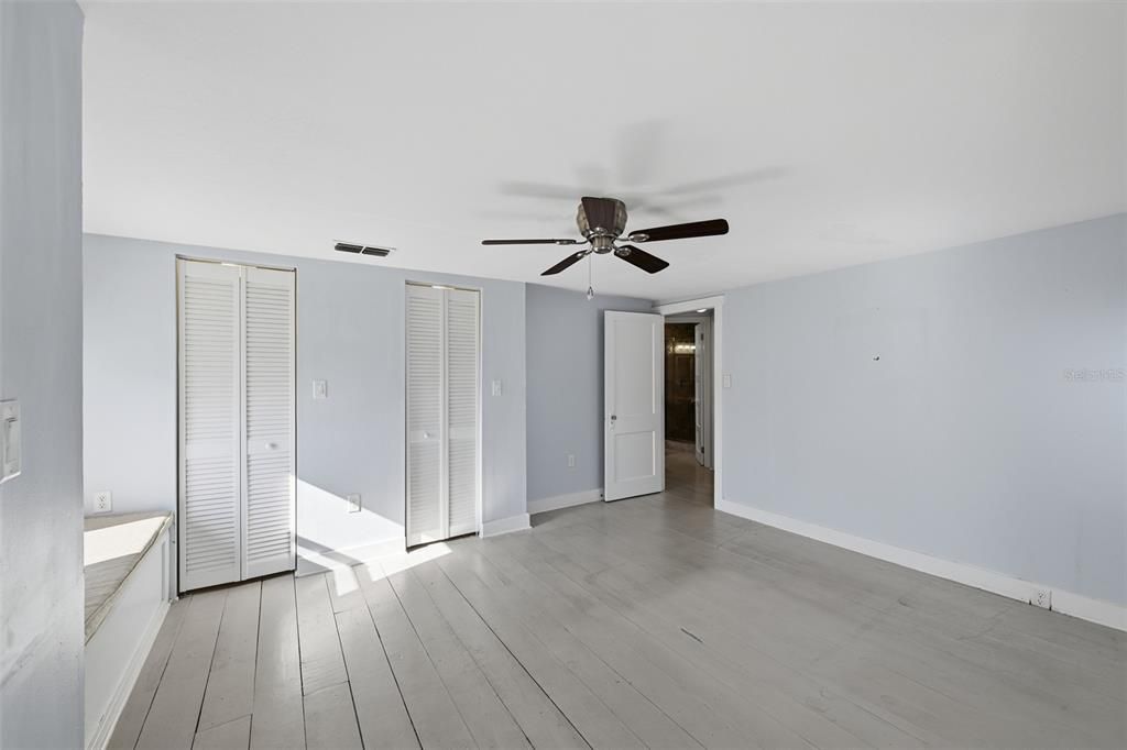 For Sale: $237,800 (2 beds, 2 baths, 1160 Square Feet)