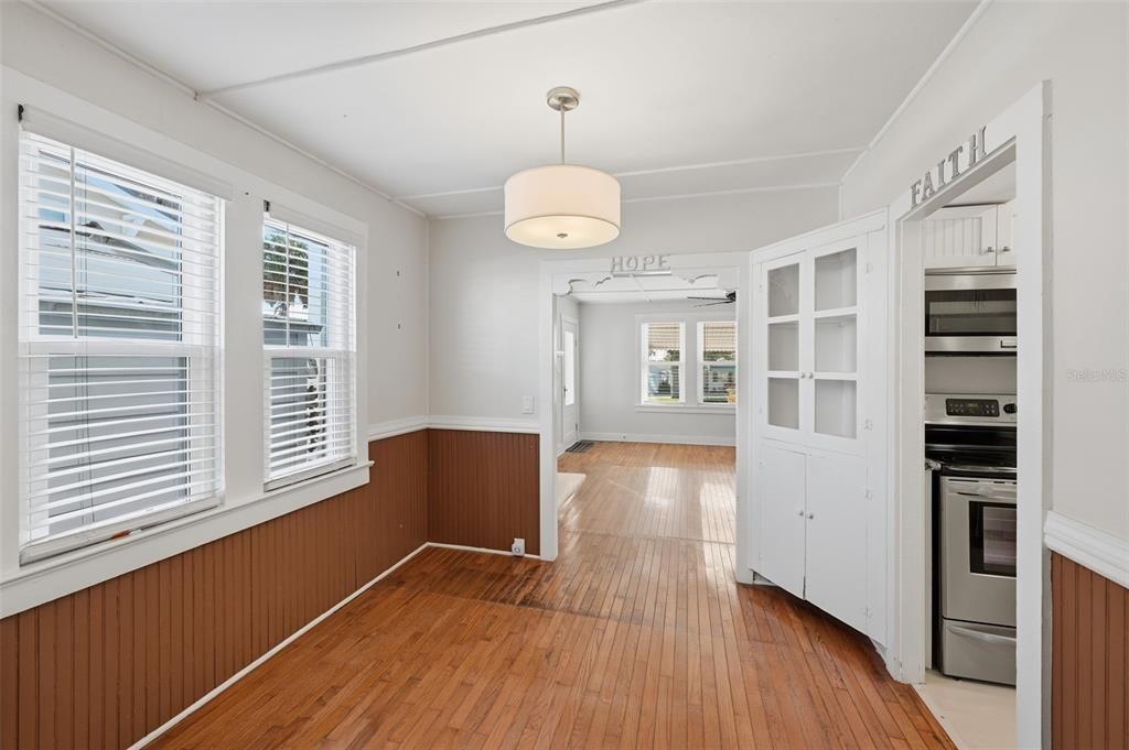 For Sale: $237,800 (2 beds, 2 baths, 1160 Square Feet)