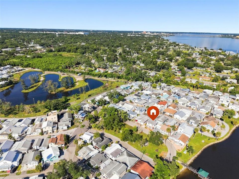 For Sale: $237,800 (2 beds, 2 baths, 1160 Square Feet)