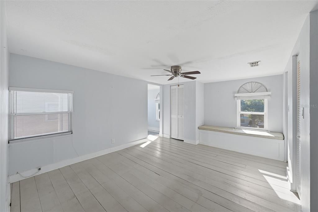 For Sale: $237,800 (2 beds, 2 baths, 1160 Square Feet)