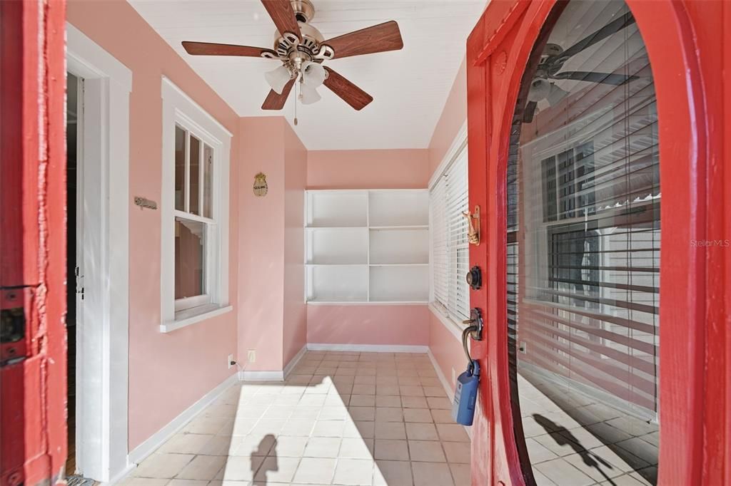 For Sale: $237,800 (2 beds, 2 baths, 1160 Square Feet)