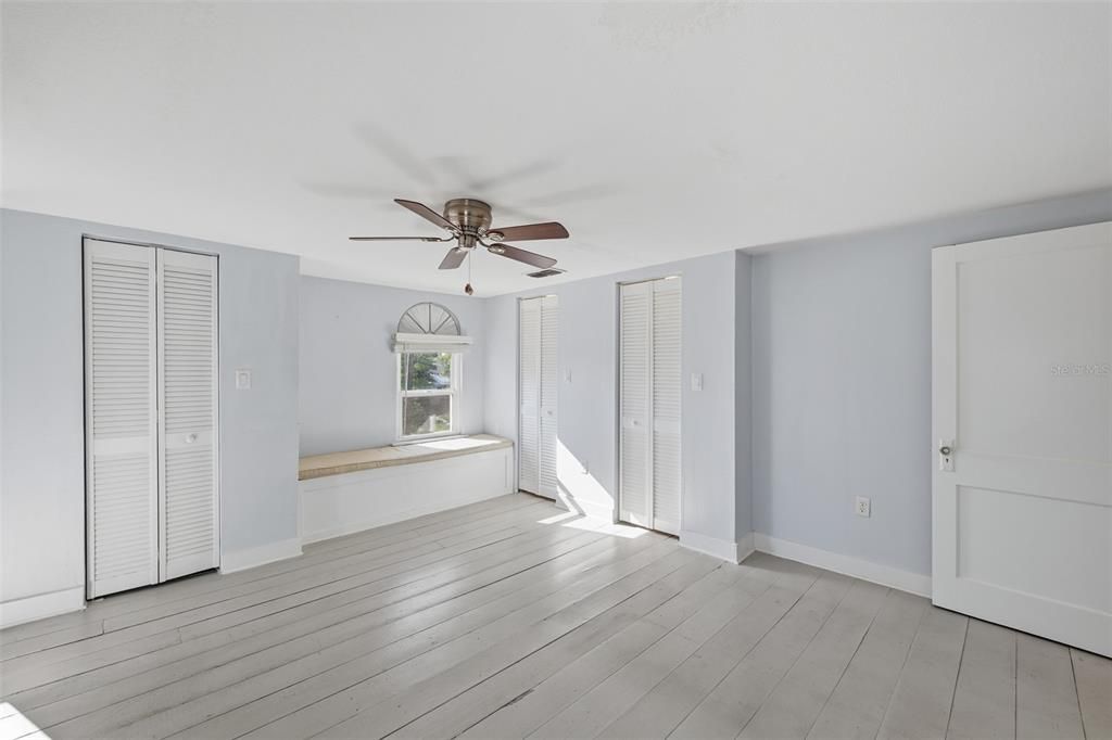 For Sale: $237,800 (2 beds, 2 baths, 1160 Square Feet)