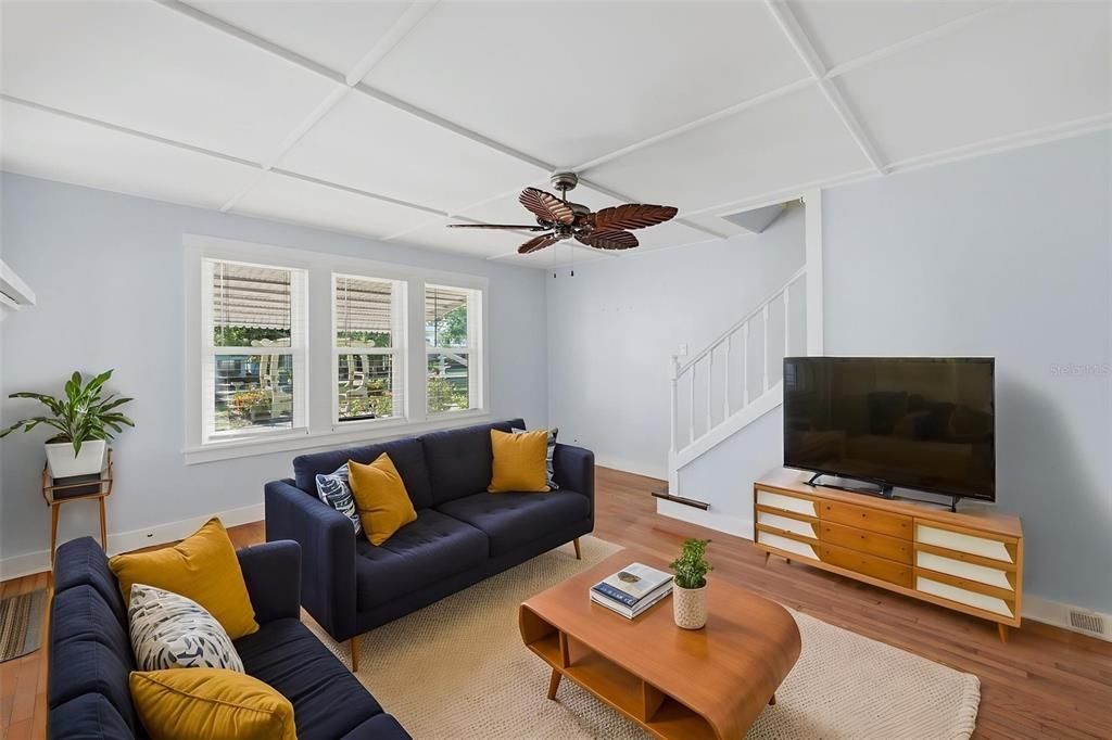 For Sale: $237,800 (2 beds, 2 baths, 1160 Square Feet)