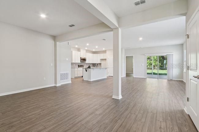 For Sale: $347,100 (3 beds, 2 baths, 1760 Square Feet)