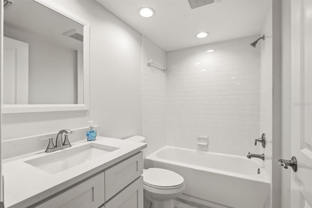 В аренду: $2,200 (2 спален, 2 ванн, 1324 Квадратных фут)