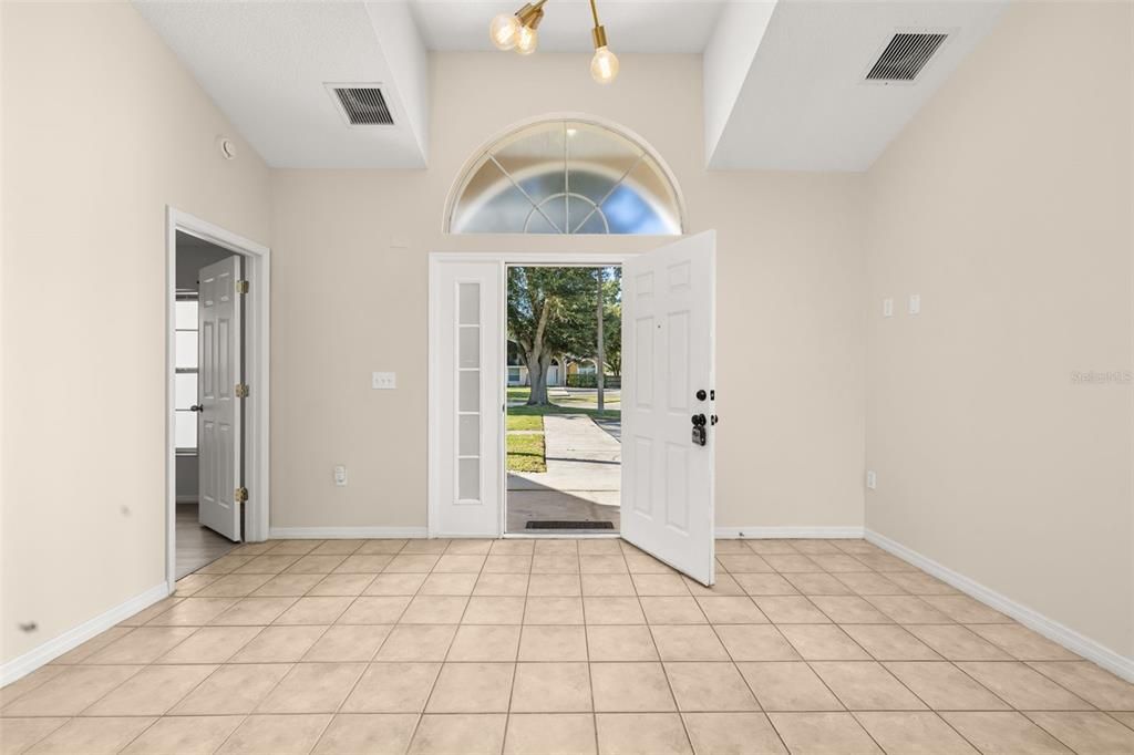For Rent: $1,800 (2 beds, 2 baths, 1248 Square Feet)