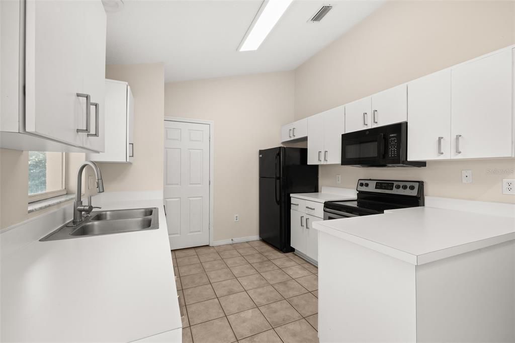 For Rent: $1,800 (2 beds, 2 baths, 1248 Square Feet)