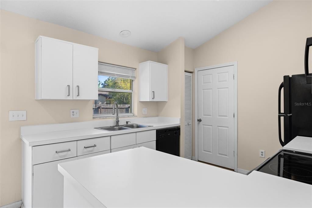 For Rent: $1,800 (2 beds, 2 baths, 1248 Square Feet)