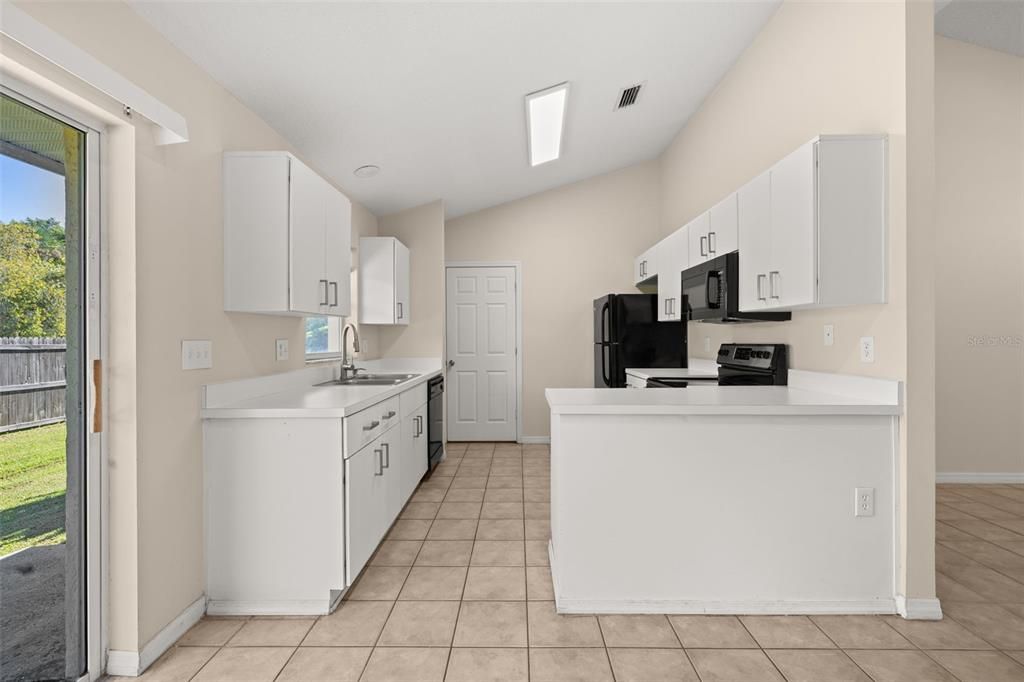 For Rent: $1,800 (2 beds, 2 baths, 1248 Square Feet)