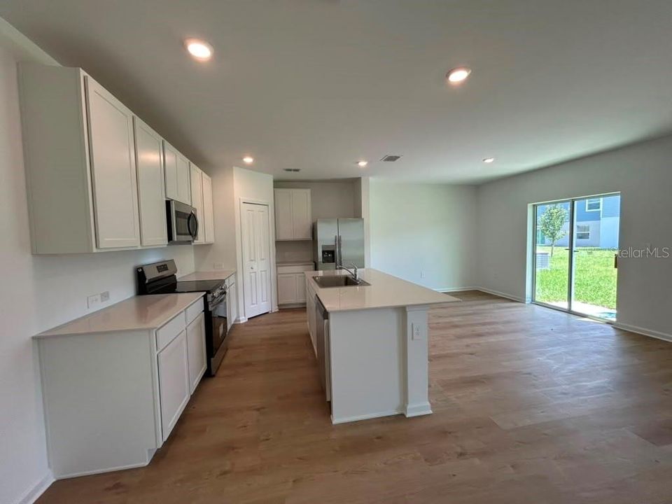 For Rent: $2,050 (4 beds, 2 baths, 1880 Square Feet)