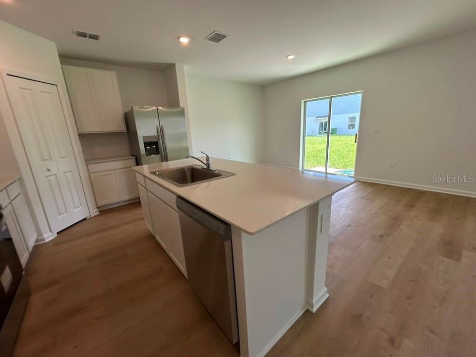 For Rent: $2,050 (4 beds, 2 baths, 1880 Square Feet)