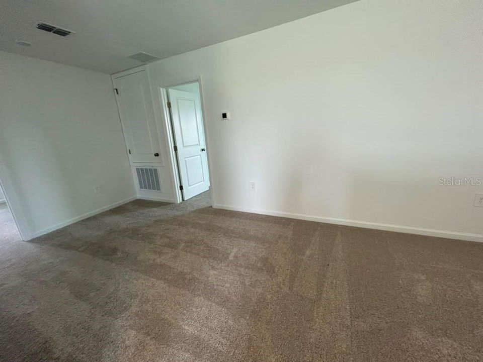 For Rent: $2,050 (4 beds, 2 baths, 1880 Square Feet)