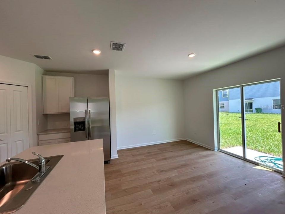 For Rent: $2,050 (4 beds, 2 baths, 1880 Square Feet)