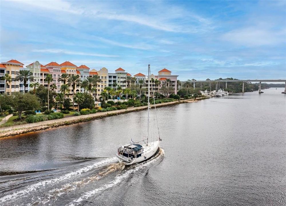 На продажу: $180,000 (0.11 acres)