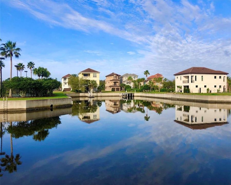 На продажу: $180,000 (0.11 acres)