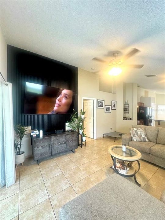 For Sale: $349,000 (3 beds, 2 baths, 1284 Square Feet)