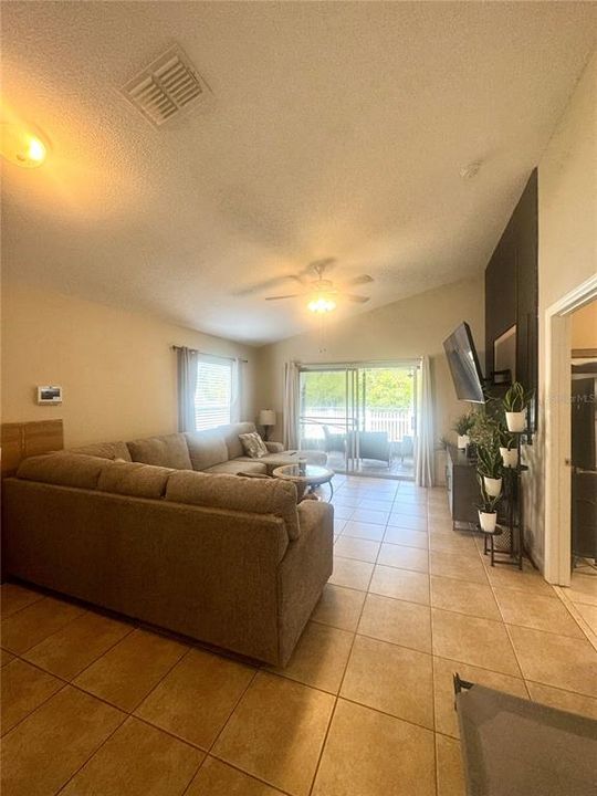 For Sale: $349,000 (3 beds, 2 baths, 1284 Square Feet)