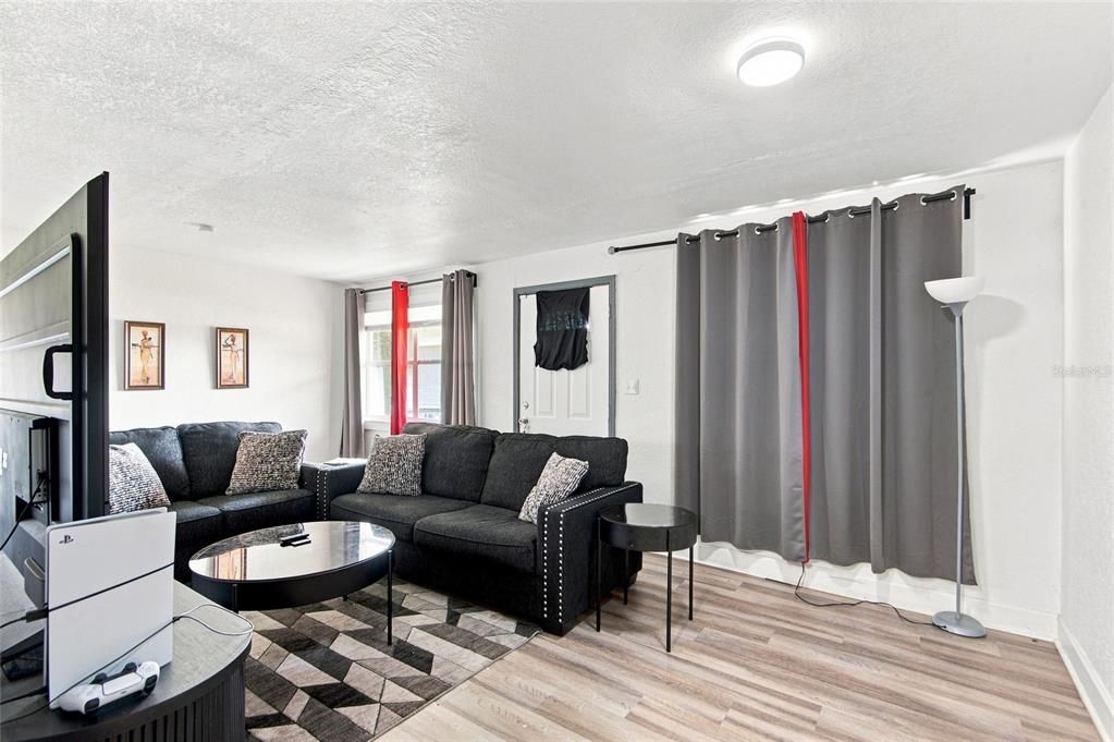 For Sale: $259,900 (5 beds, 3 baths, 1668 Square Feet)