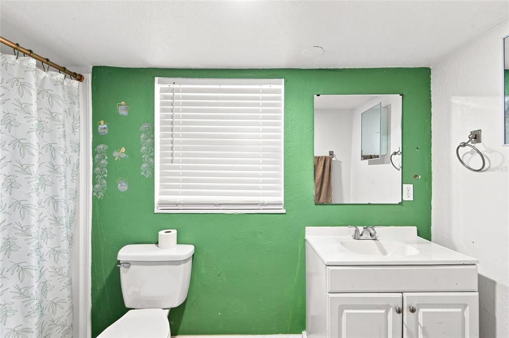 For Sale: $259,900 (5 beds, 3 baths, 1668 Square Feet)