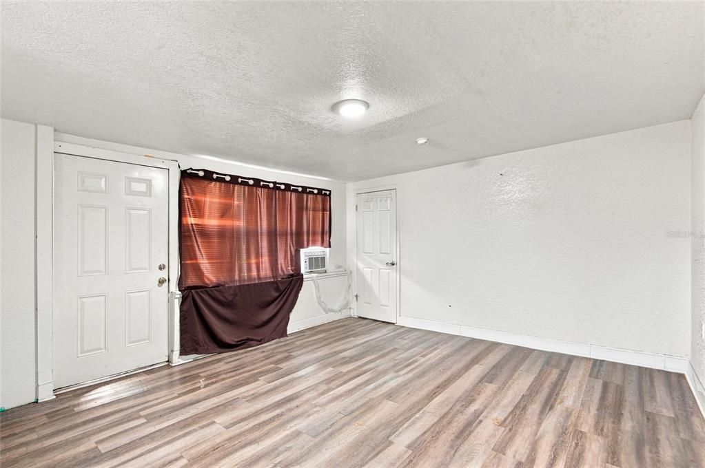 For Sale: $259,900 (5 beds, 3 baths, 1668 Square Feet)