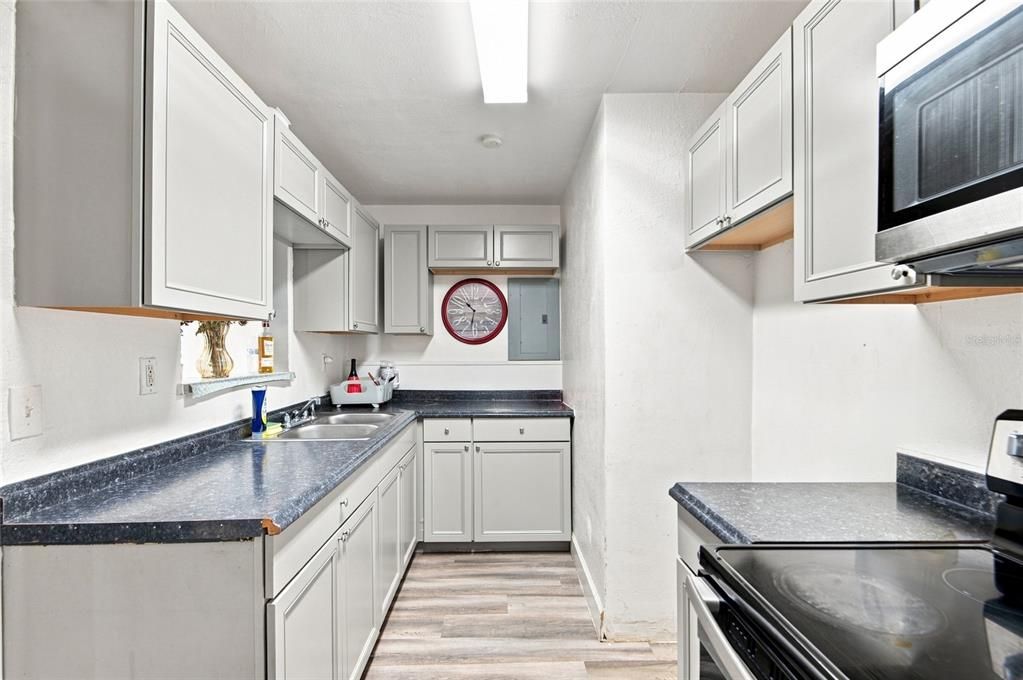 For Sale: $259,900 (5 beds, 3 baths, 1668 Square Feet)