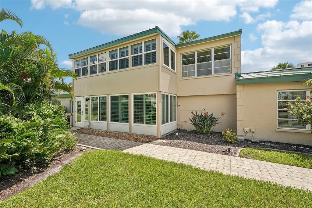 For Sale: $839,900 (2 beds, 2 baths, 1368 Square Feet)