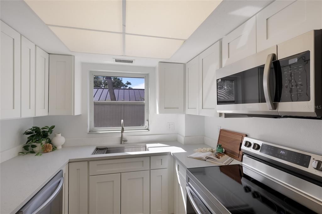 For Sale: $839,900 (2 beds, 2 baths, 1368 Square Feet)
