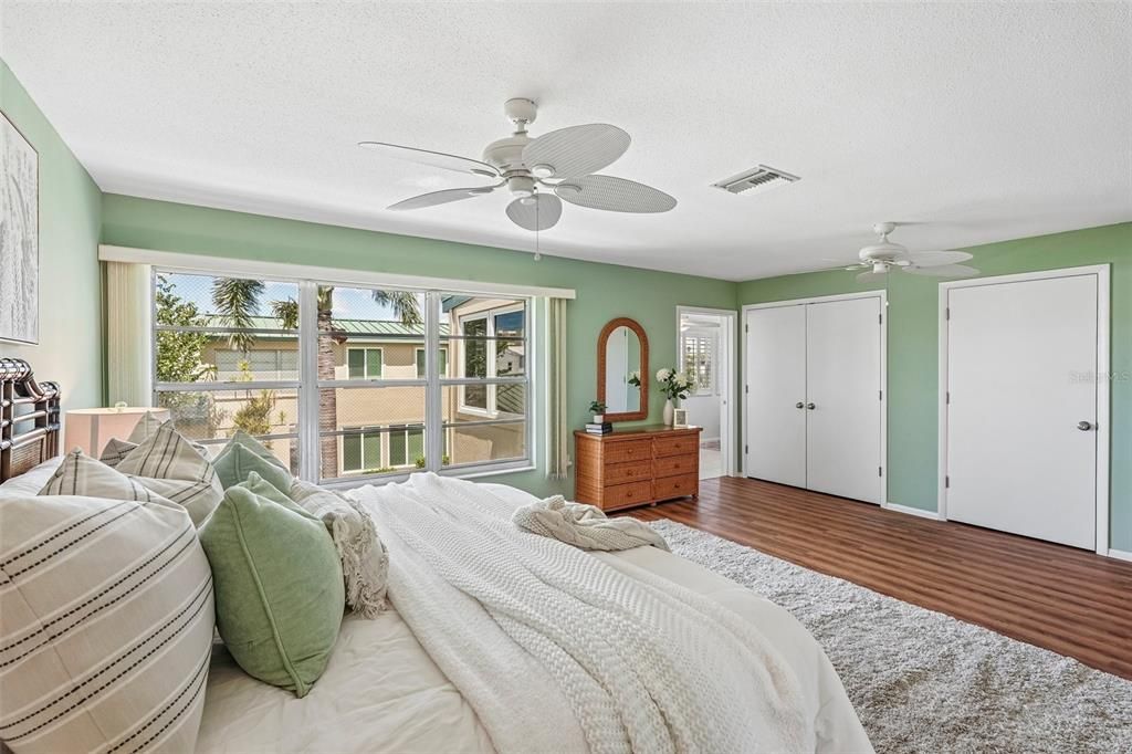 For Sale: $839,900 (2 beds, 2 baths, 1368 Square Feet)