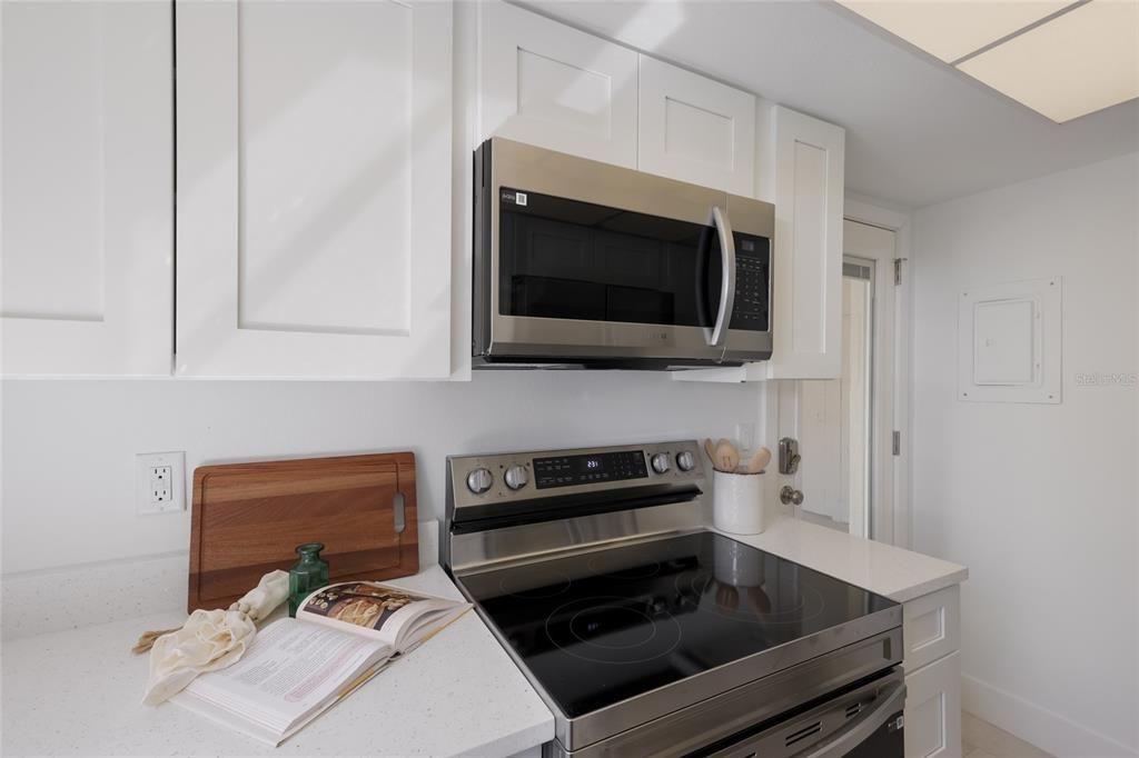 For Sale: $839,900 (2 beds, 2 baths, 1368 Square Feet)