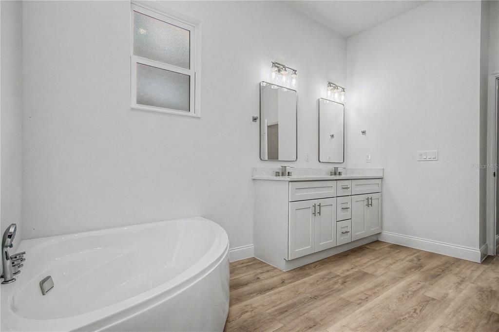 En Venta: $288,900 (4 camas, 2 baños, 1859 Pies cuadrados)