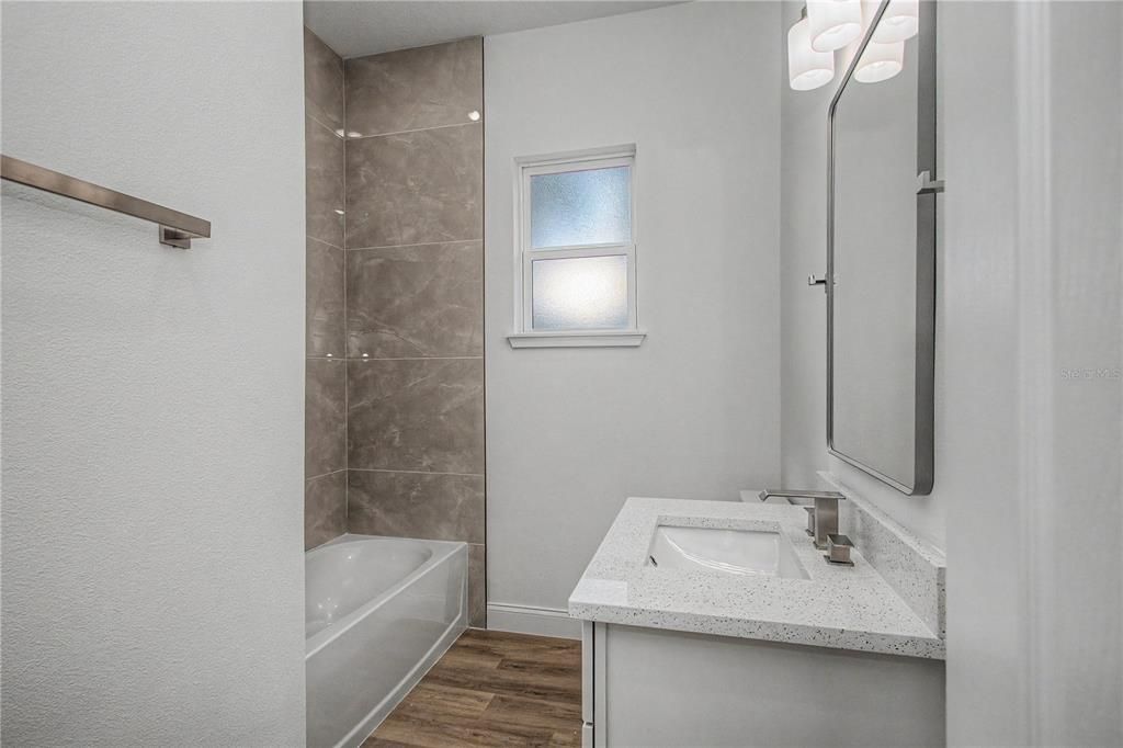 En Venta: $288,900 (4 camas, 2 baños, 1859 Pies cuadrados)