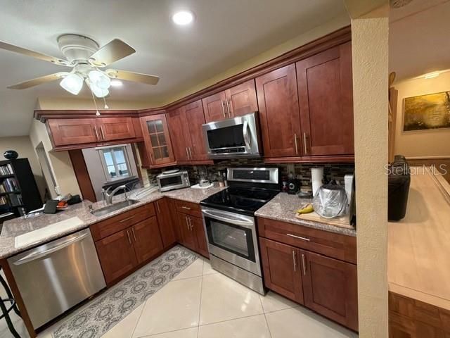На продажу: $575,000 (3 спален, 2 ванн, 1867 Квадратных фут)