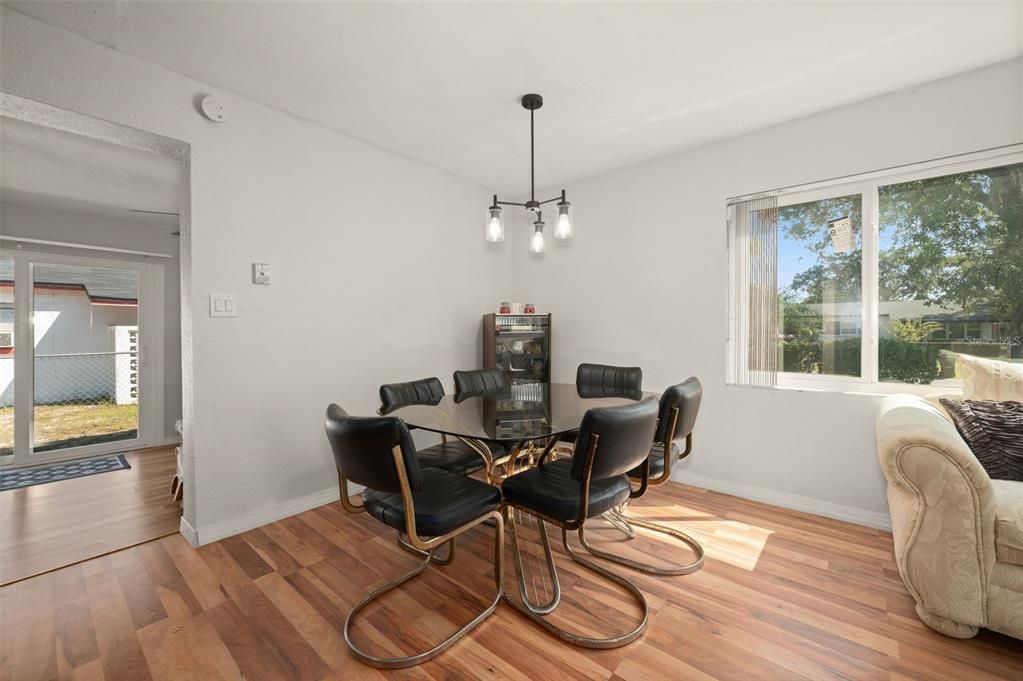 En Venta: $209,900 (3 camas, 1 baños, 1169 Pies cuadrados)