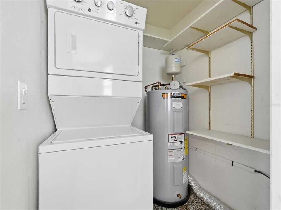 На продажу: $274,900 (2 спален, 1 ванн, 1024 Квадратных фут)