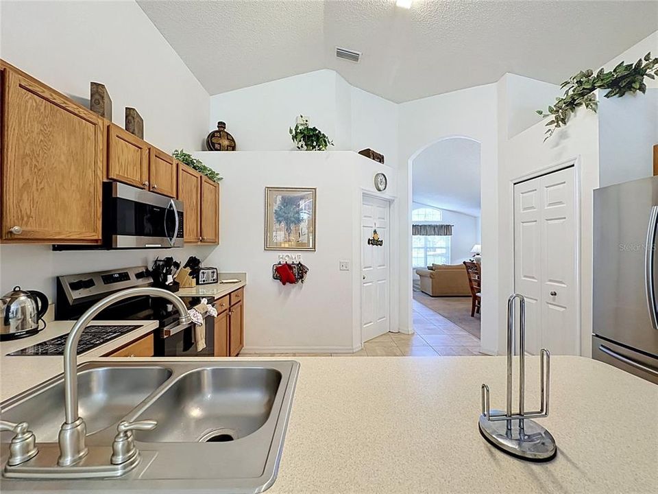 En Venta: $359,999 (4 camas, 2 baños, 1940 Pies cuadrados)