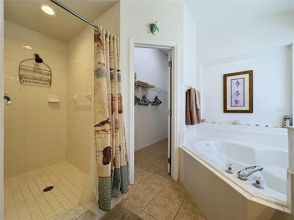 En Venta: $359,999 (4 camas, 2 baños, 1940 Pies cuadrados)