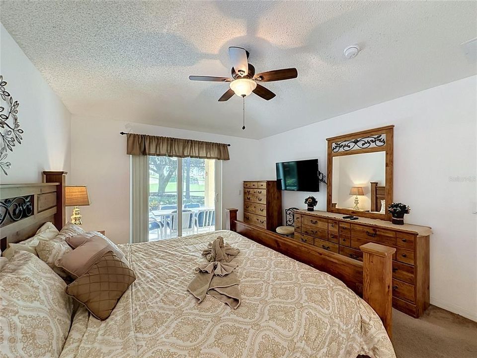 En Venta: $359,999 (4 camas, 2 baños, 1940 Pies cuadrados)