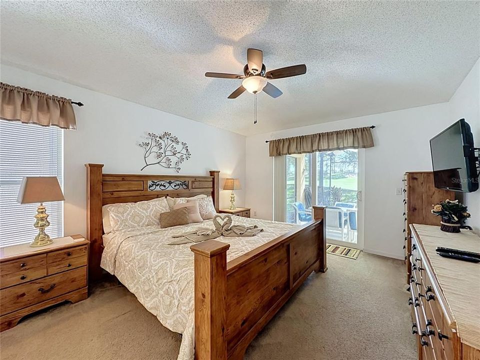 En Venta: $359,999 (4 camas, 2 baños, 1940 Pies cuadrados)