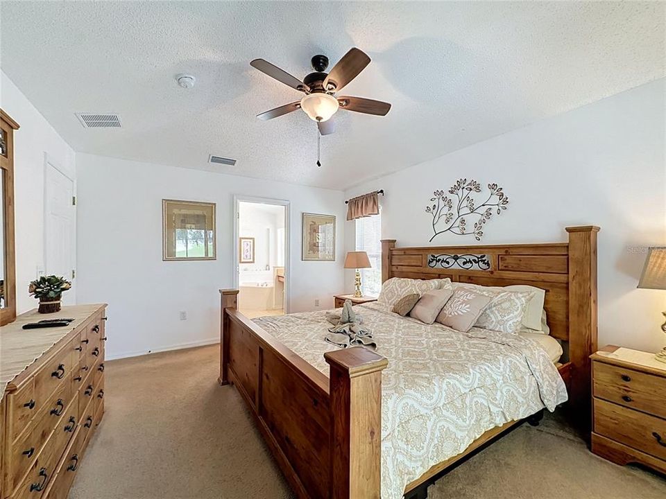 En Venta: $359,999 (4 camas, 2 baños, 1940 Pies cuadrados)