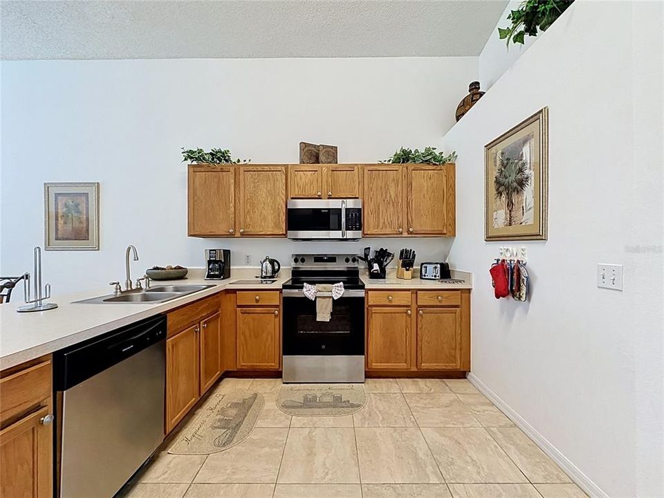 En Venta: $359,999 (4 camas, 2 baños, 1940 Pies cuadrados)
