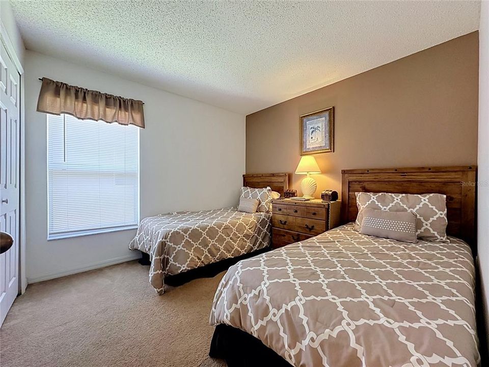 En Venta: $359,999 (4 camas, 2 baños, 1940 Pies cuadrados)