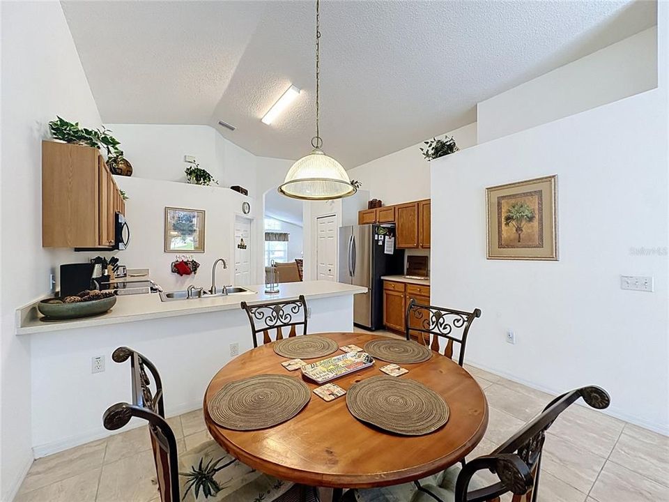 En Venta: $359,999 (4 camas, 2 baños, 1940 Pies cuadrados)